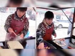 Wajahnya Mirip Jay Chou, Penjual Martabak Telur Ini Tak Mau Terkenal