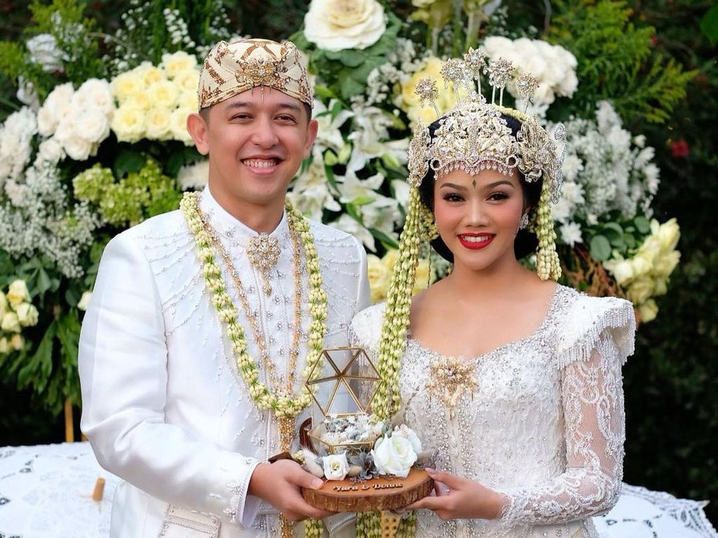 Cantiknya Yura Yunita Jadi Pengantin Sunda di Hari Pernikahan