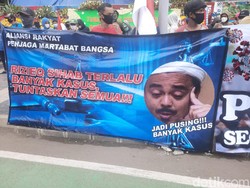 Massa Aksi di Polda Metro Jaya, Dukung Proses Hukum terhadap Habib Rizieq