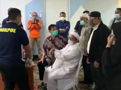 Habib Rizieq Jalani Swab Test Antigen di Polda Metro, Ini Hasilnya