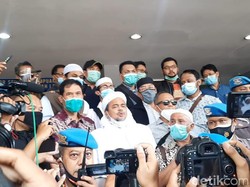 Dua Kali Mangkir dari Panggilan Polisi, Rizieq: Saya Tak ke Mana-mana