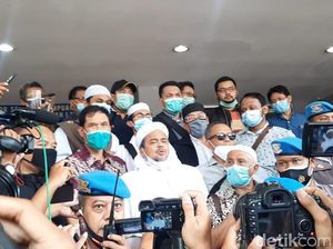 Dua Kali Mangkir dari Panggilan Polisi, Rizieq: Saya Tak ke Mana-mana Dua Kali Mangkir dari Panggilan Polisi, Rizieq: Saya Tak ke Mana-mana