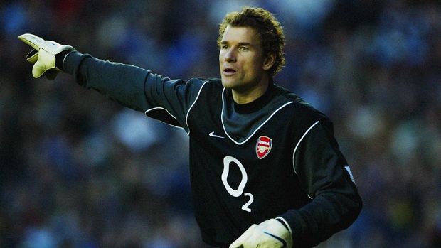 LEEDS - NOVEMBER 1:  Jens Lehmann of Arsenal signals to a team mate during the FA Barclaycard Premiership match between Leeds United and Arsenal on November 1, 2003 at Elland Road in Leeds, England.  Arsenal won the match 4-1.  (Photo by Phil Cole/Getty Images)