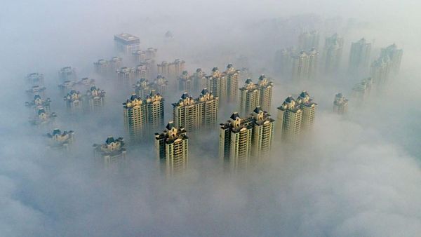 Kota di China Tertutup Kabut Bak Negeri di Atas Awan