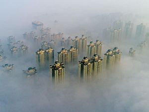 Kota di China Tertutup Kabut Bak Negeri di Atas Awan Kota di China Tertutup Kabut Bak Negeri di Atas Awan
