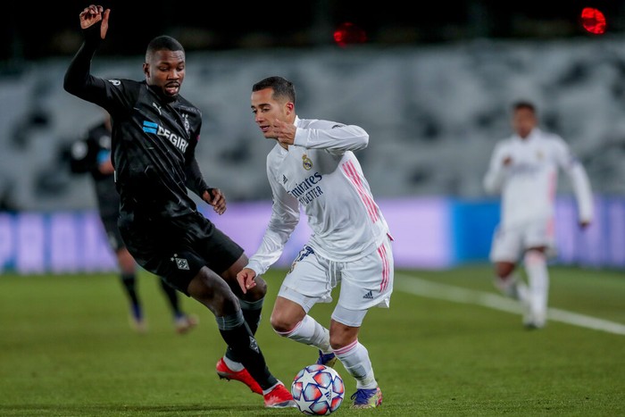 Real Madrids Lucas Vazquez, right, vies for the ball with Moenchengladbachs Marcus Thuram during the Champions League group B soccer match between Real Madrid and Borussia Monchengladbach at the Alfredo Di Stefano stadium in Madrid, Spain, Wednesday, Dec. 9, 2020. (AP Photo/Bernat Armangue)