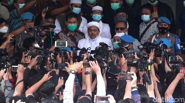 Momen Habib Rizieq Tiba di Polda Metro Jaya