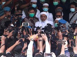 Momen Habib Rizieq Tiba di Polda Metro Jaya
