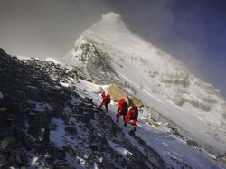 4 Hal Menyeramkan yang Terjadi Pada Tubuh di Zona Kematian Everest