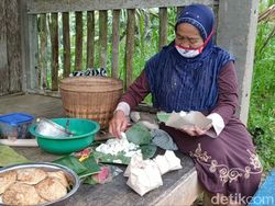 Cerita Hidup Sederhana Nenek Simis Pacitan yang Jual Jajanan Legendaris