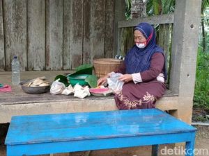 Kisah Nenek di Pacitan, 25 Tahun Dagang di Pos Kamling