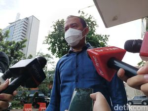 Pengacara Sambangi Polda Metro, Pastikan Habib Rizieq Penuhi Pemeriksaan Pengacara Sambangi Polda Metro, Pastikan Habib Rizieq Penuhi Pemeriksaan