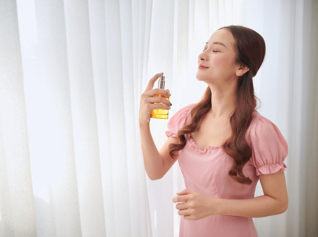 Body Mist Vs Parfum? Mana yang Lebih Baik? Body Mist Vs Parfum? Mana yang Lebih Baik?