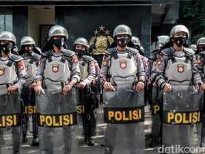 Mahasiswi Ngamuk Ditegur Lawan Arah di Jaktim Juga Coba Rebut Senpi Polisi Mahasiswi Ngamuk Ditegur Lawan Arah di Jaktim Juga Coba Rebut Senpi Polisi