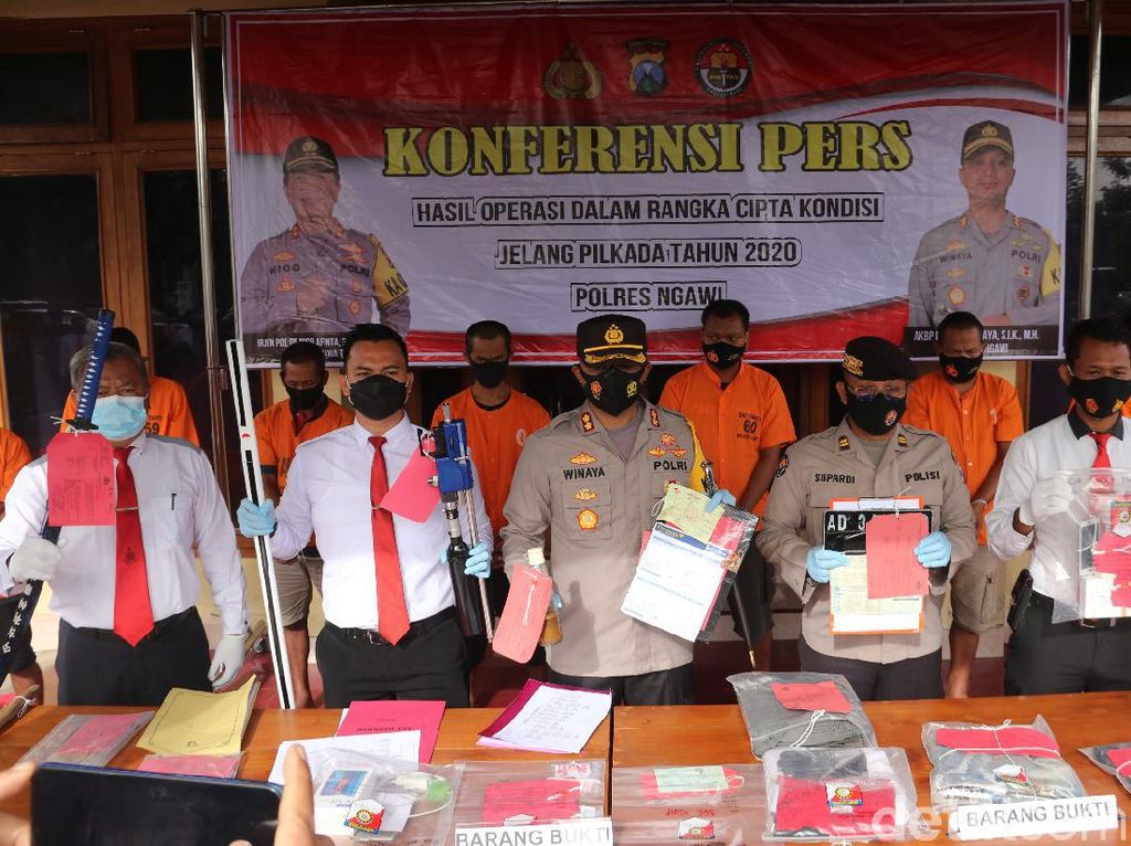 Polres Ngawi Sebut Bukti Samurai yang Mirip di Polda Metro Hanya Kebetulan Polres Ngawi Sebut Bukti Samurai yang Mirip di Polda Metro Hanya Kebetulan