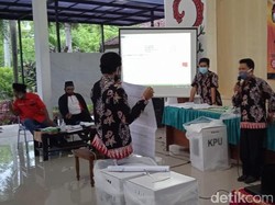 Sirekap Sulit Diakses, Rekapitulasi Suara di Banyuwangi Sampai Subuh