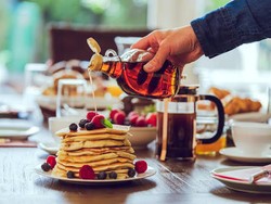 Semua Makanan Manis Ada di Sugar Camp, Desa Beraroma Sirup Maple