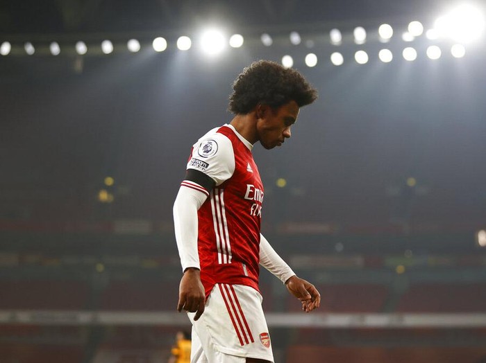 Arsenal's Willian reacts during the English Premier League soccer match between Arsenal and Wolverhampton Wanderers at Emirates Stadium, London, Sunday, Nov. 29, 2020. (Julian Finney/Pool via AP)