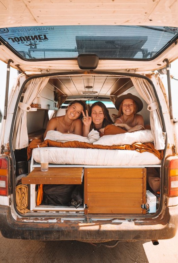 Bandingkan alternatif traveling/pinterest.com/saltyaura Semua tergantung dengan kebutuhan dan kemampuan masing-masing orang.