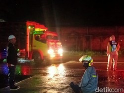 Hujan Lebat Rendam Jalan Kediri-Nganjuk, Jalan Ditutup dan Jalur Dialihkan