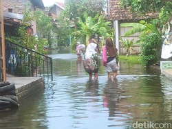 Banjir di Desa Demak Ini Sudah Sepekan Tak Kunjung Surut