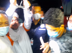 Tangan Diborgol, Habib Rizieq Dibawa ke Rutan Polda Metro