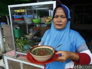 Kisah Eks TKW yang Kini Berjualan Bubur Pedas di Perbatasan Aruk