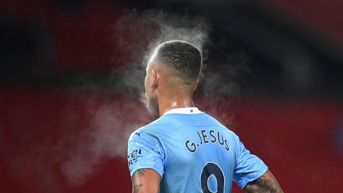 MANCHESTER, ENGLAND - DECEMBER 12: Gabriel Jesus of Manchester City as steam rises off of him during the Premier League match between Manchester United and Manchester City at Old Trafford on December 12, 2020 in Manchester, England. The match will be played without fans, behind closed doors as a Covid-19 precaution. (Photo by Michael Regan/Getty Images)