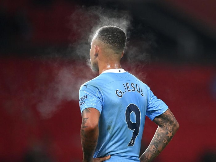 MANCHESTER, ENGLAND - DECEMBER 12: Gabriel Jesus of Manchester City as steam rises off of him during the Premier League match between Manchester United and Manchester City at Old Trafford on December 12, 2020 in Manchester, England. The match will be played without fans, behind closed doors as a Covid-19 precaution. (Photo by Michael Regan/Getty Images)