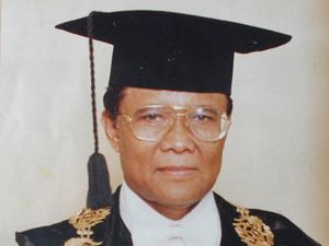 Mantan Rektor Unpad Yuyun Wirasasmita Tutup Usia