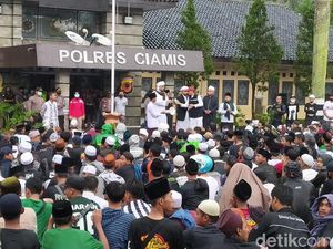 Massa Datangi Polres Ciamis Protes Penahanan HRS, Ini Respons Kapolres
