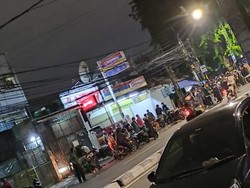 Habib Rizieq Ditahan, Massa Berkumpul di Jalan KS Tubun Petamburan