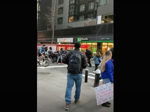 Mencekam! Detik-detik Pengemudi Mobil Tabrak Demonstran di New York