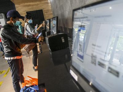 Berburu Tiket KA Jelang Nataru