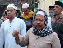 Massa Protes Datangi Polsek Tanggul Jember Gegara Habib Rizieq Ditahan