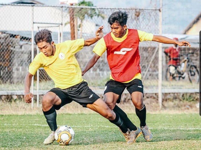 Akademi PSS Sleman tetap berlatih.