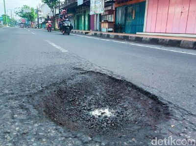 Ranjau Lubang Mengintai di Jalan Yogya-Solo Klaten