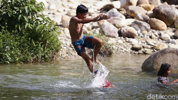 Riam Sunge Banokng Potensi Wisata Alam di Perbatasan Aruk