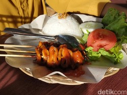 Maknyus! Sate Cumi Khas Kedai Umiso Pacitan yang Empuk Gurih