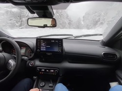 Video Toyota Yaris GR Digeber di Jalanan Bersalju