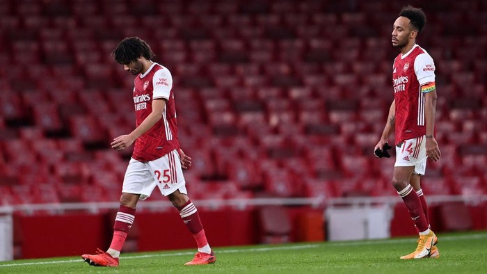 LONDON, ENGLAND - DECEMBER 13: Mohamed Elneny and Pierre-Emerick Aubameyang of Arsenal look dejected as they leave the pitch following the Premier League match between Arsenal and Burnley at Emirates Stadium on December 13, 2020 in London, England. A limited number of spectators (2000) are welcomed back to stadiums to watch elite football across England. This was following easing of restrictions on spectators in tiers one and two areas only. (Photo by Laurence Griffiths/Getty Images)