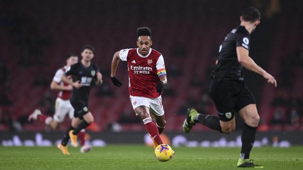 Arsenal's Pierre-Emerick Aubameyang controls the ball during an English Premier League soccer match between Arsenal and Burnley at the Emirates stadium in London, England, Sunday Dec. 13, 2020. (Laurence Griffiths/Pool via AP)