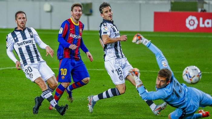 Barcelonas Lionel Messi scores his sides first goal during the Spanish La Liga soccer match between FC Barcelona and Levante at the Camp Nou stadium in Barcelona, Spain, Sunday, Dec. 13, 2020. (AP Photo/Joan Monfort)