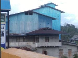 Untung Mengguirkan, Warga Aruk Ini Jatuh Bangun Punya 5 Rumah Walet Untung Mengguirkan, Warga Aruk Ini Jatuh Bangun Punya 5 Rumah Walet
