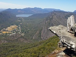 Selfie Maut Timpa Ibu Satu Anak Kala Berfoto di Tepi Tebing