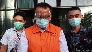 Eks Menteri KKP Edhy Prabowo Tertunduk Saat Tinggalkan Gedung KPK