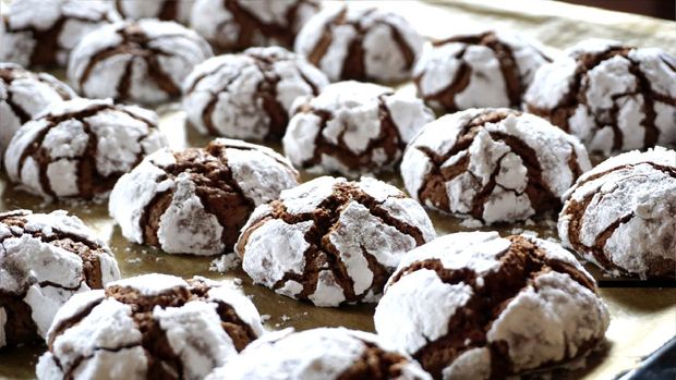 Baked chocolate crackle cookies sprinkled with sugar in the pan