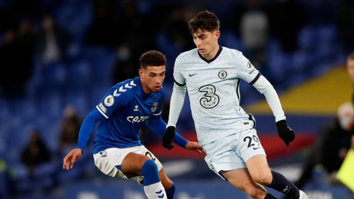 LIVERPOOL, ENGLAND - DECEMBER 12:  Kai Havertz of Chelsea in action during the Premier League match between Everton and Chelsea at Goodison Park on December 12, 2020 in Liverpool, England. A limited number of spectators (2000) are welcomed back to stadiums to watch elite football across England. This was following easing of restrictions on spectators in tiers one and two areas only. (Photo by Clive Brunskill/Getty Images)