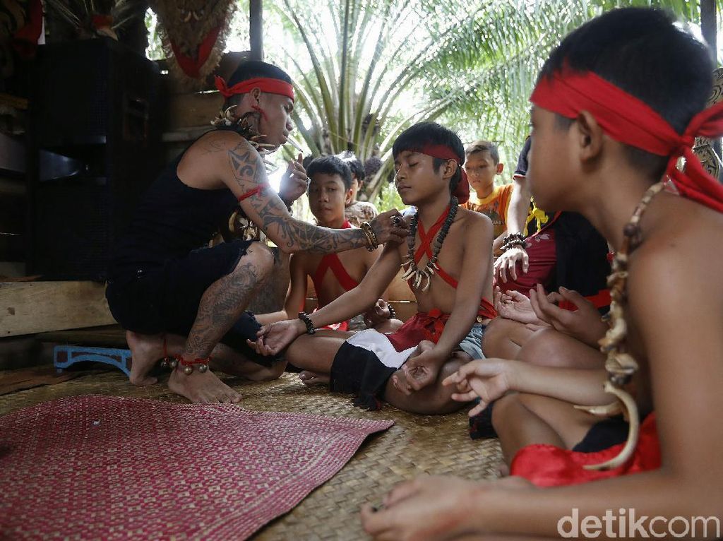 Asal-Usul Suku Dayak dari Pulau Kalimantan