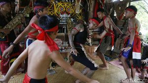 Melihat Lebih Dekat Kehidupan Suku Dayak di Perbatasan RI-Malaysia